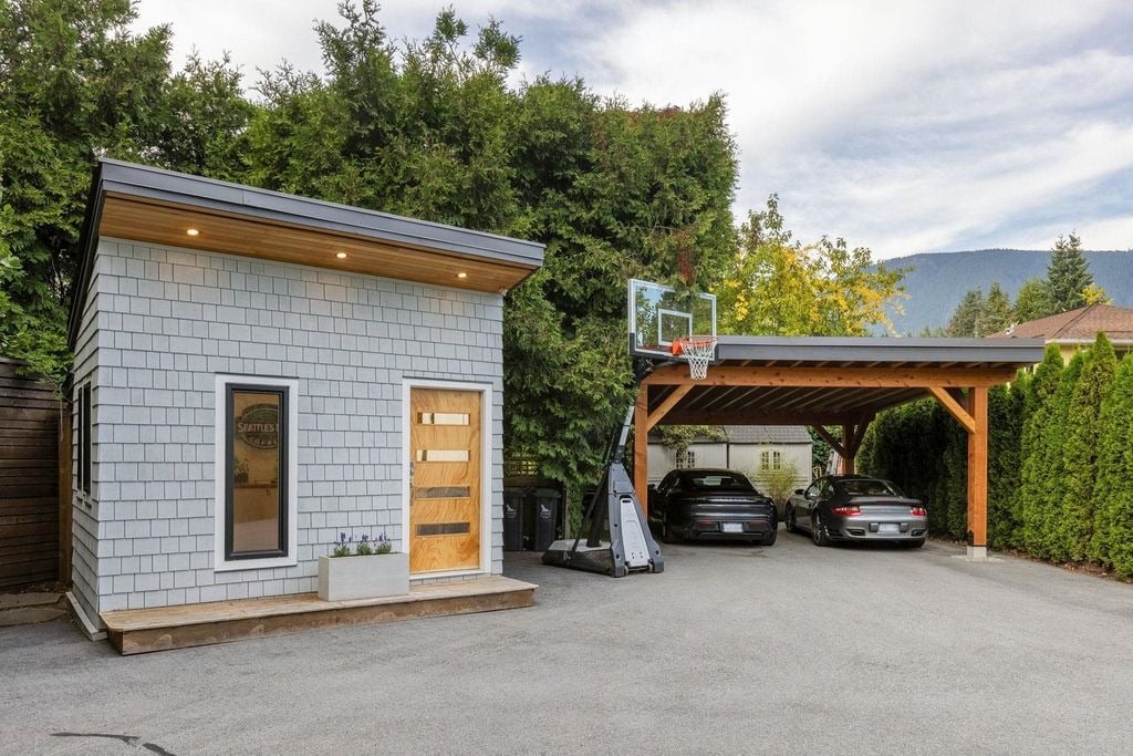 3708 Edgemont Blvd