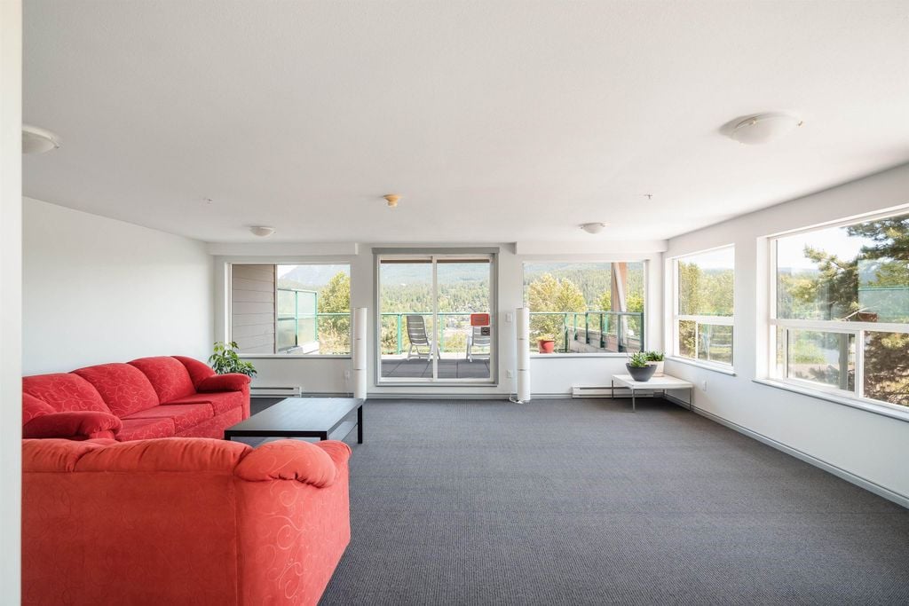 121 Shoreline Cir, #408