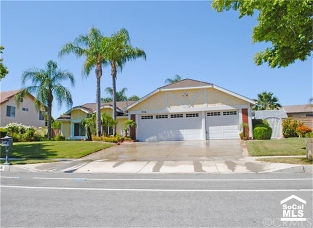 1766 FAIRVIEW Dr