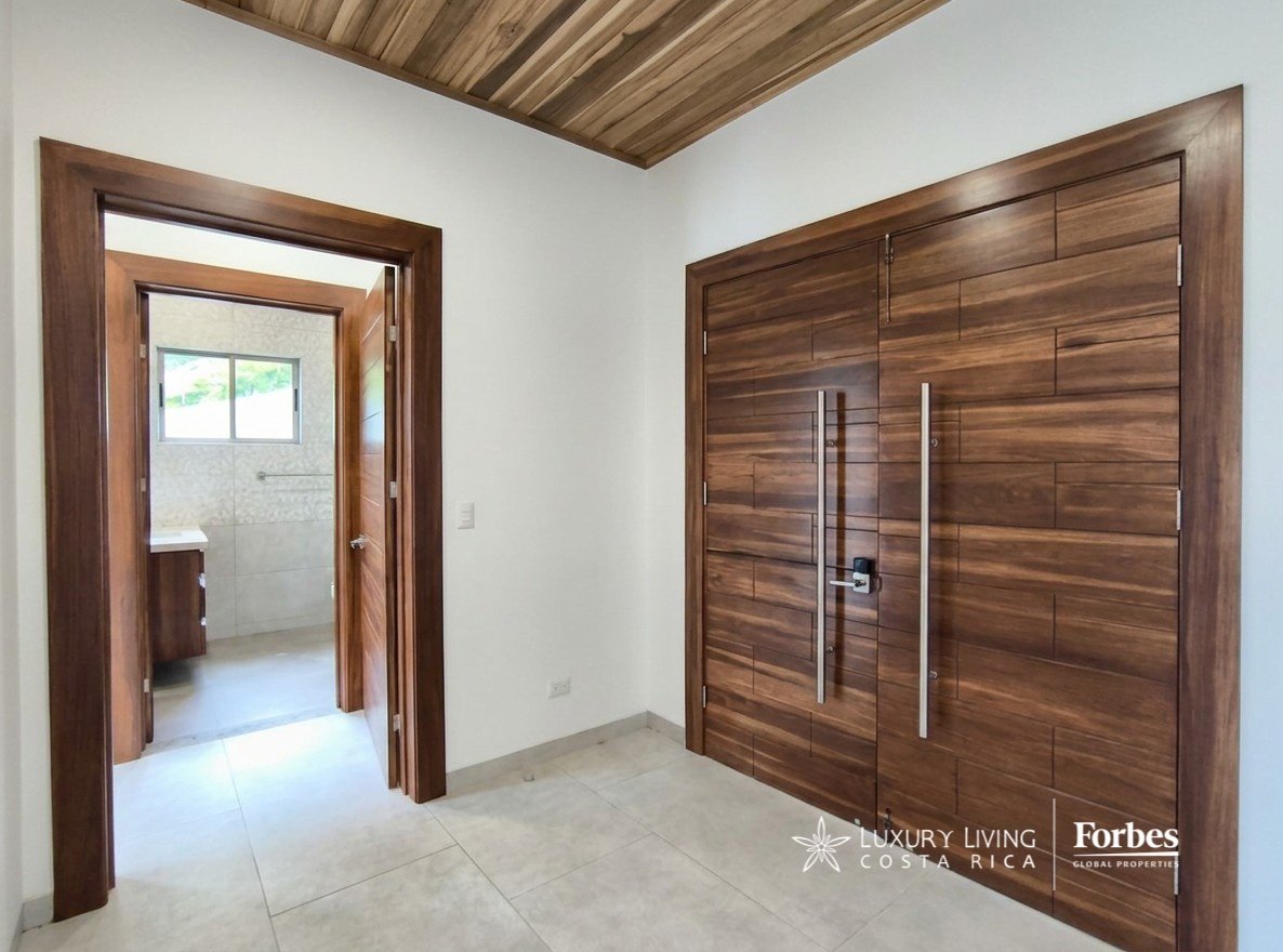 21578 - Contemporary residence with pool and jacuzzi in a gated community, Atenas