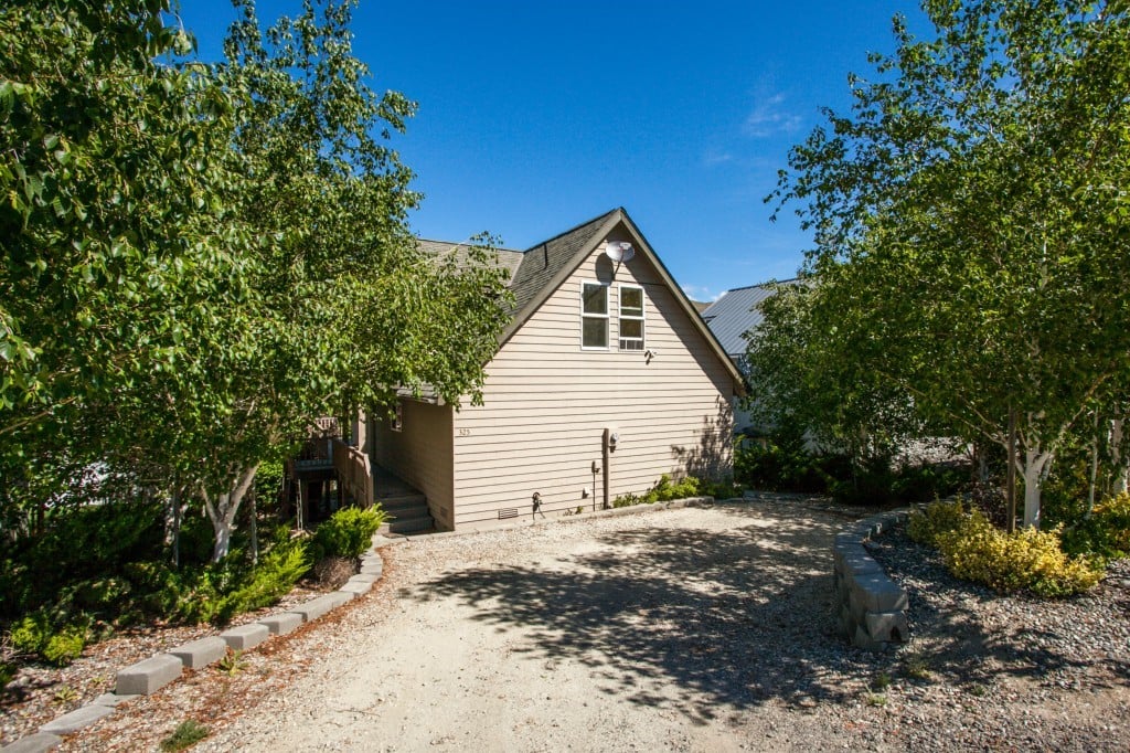 325 W Emerson