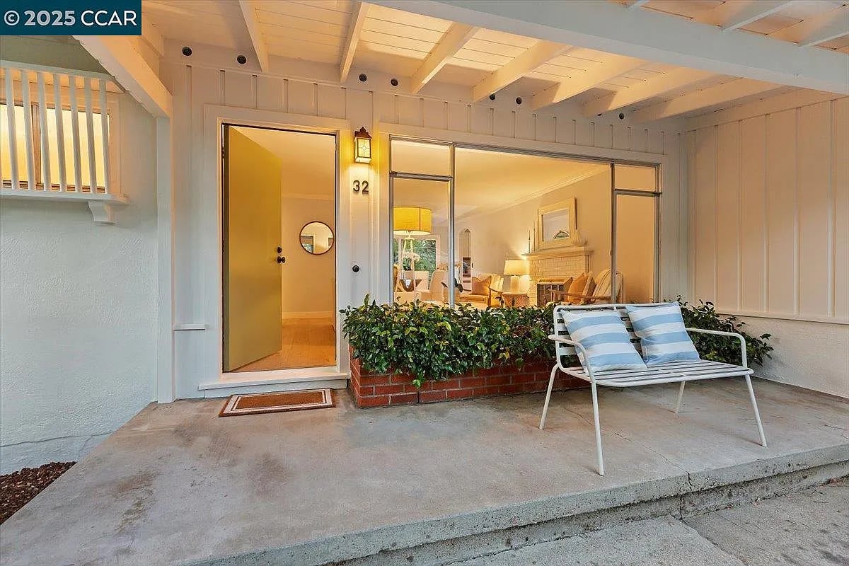 32 California Ave