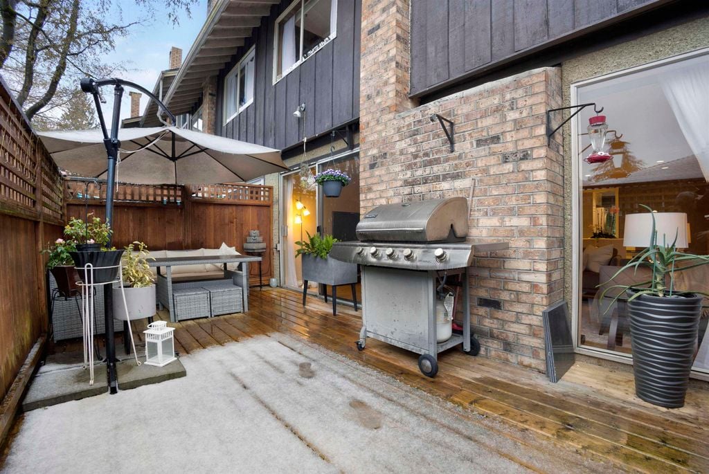 555 W 28th St, #104