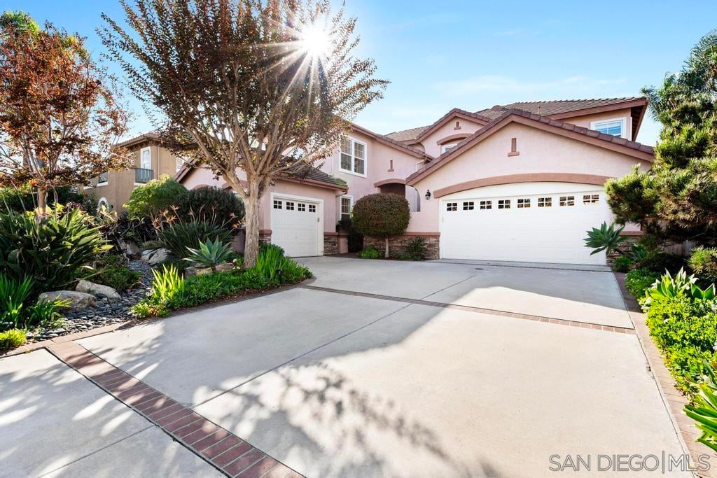 6579 Robinea Dr