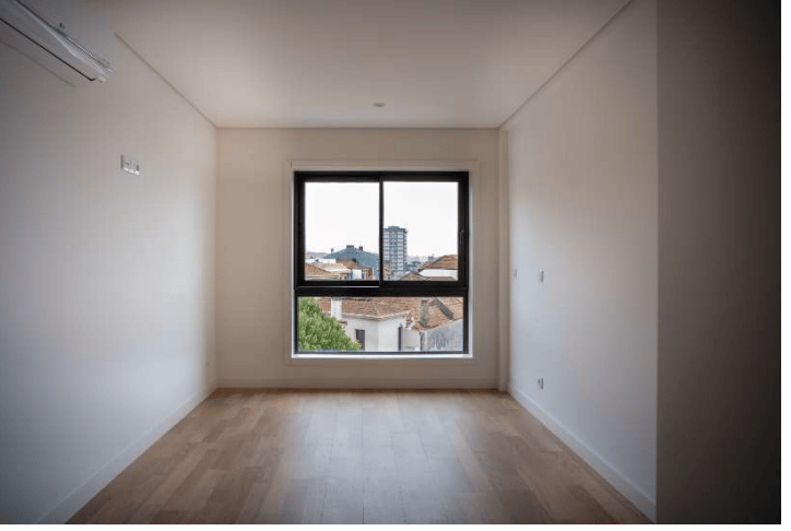 Elegant 3-Bedroom Apartment in the Heart of Porto – Steps from Downtown Charm