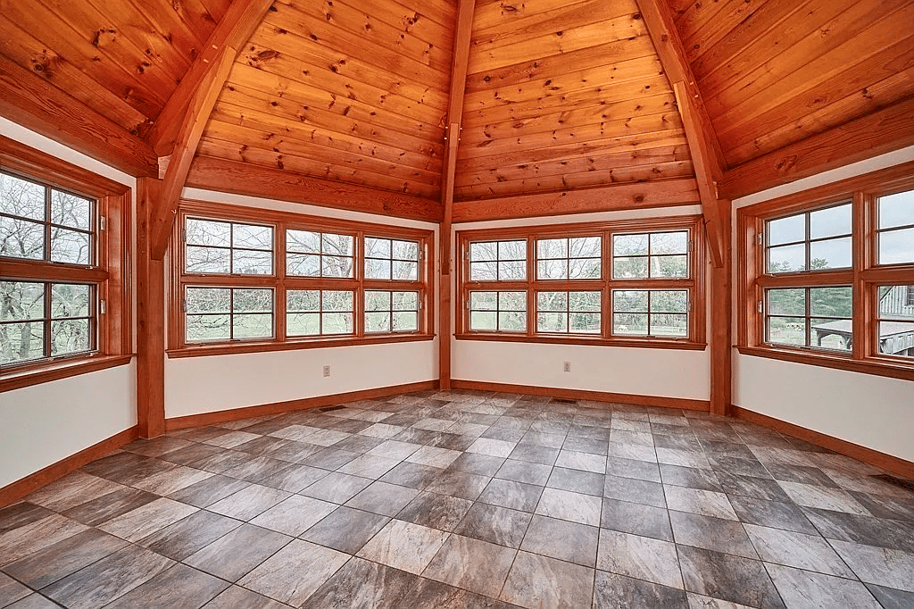 257 Leyden Rd