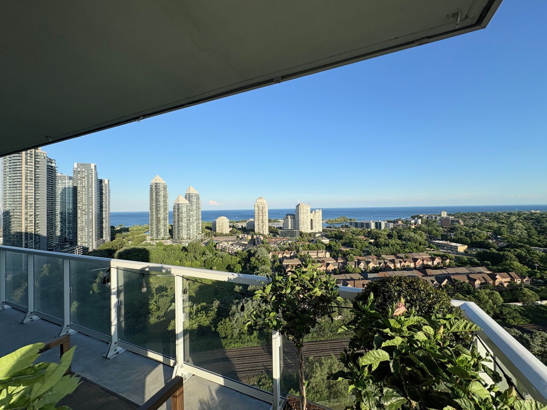 251 Manitoba Street, Toronto Unit: 2208