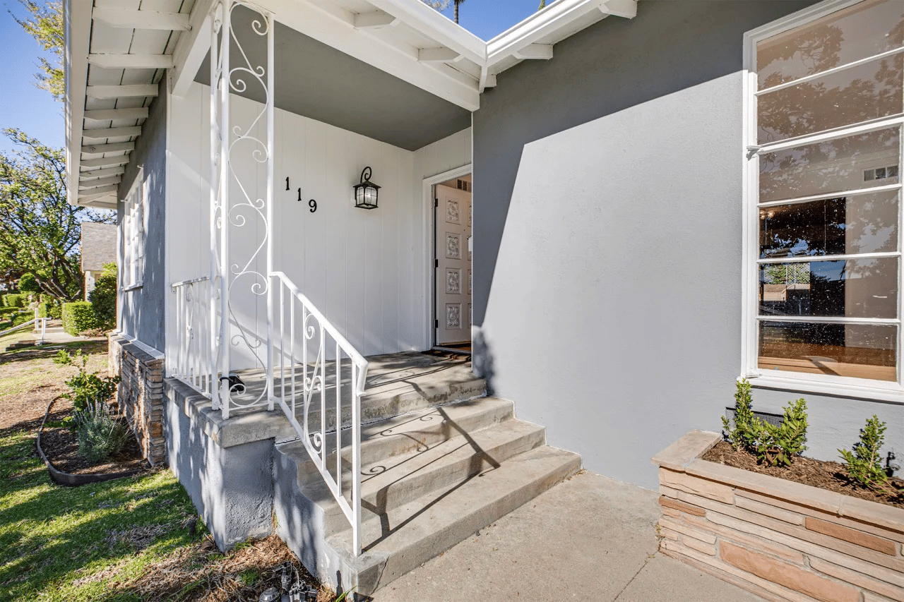 119 W Kenneth Rd