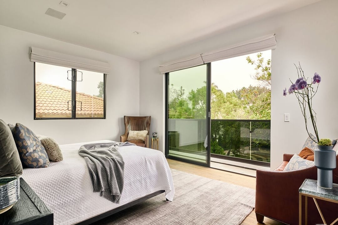 N Bowling Green Way, 90049