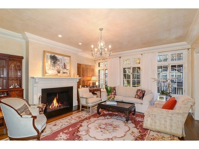 21 E Elm St, #2C