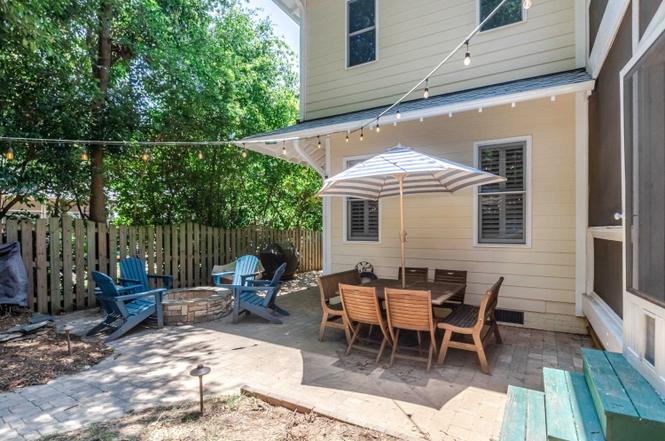 200 W Roanoke Park Dr