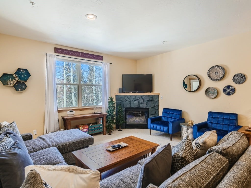 337 Streamside Ln #207
