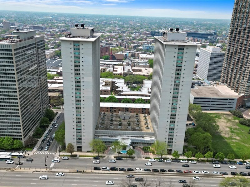 3600 N Lake Shore Dr #207, Chicago, IL 60613