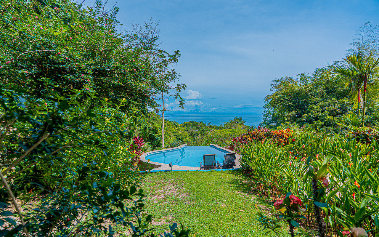 WHALE’S TAIL OCEAN VIEW ESTATE WITH EXTRA LOT 