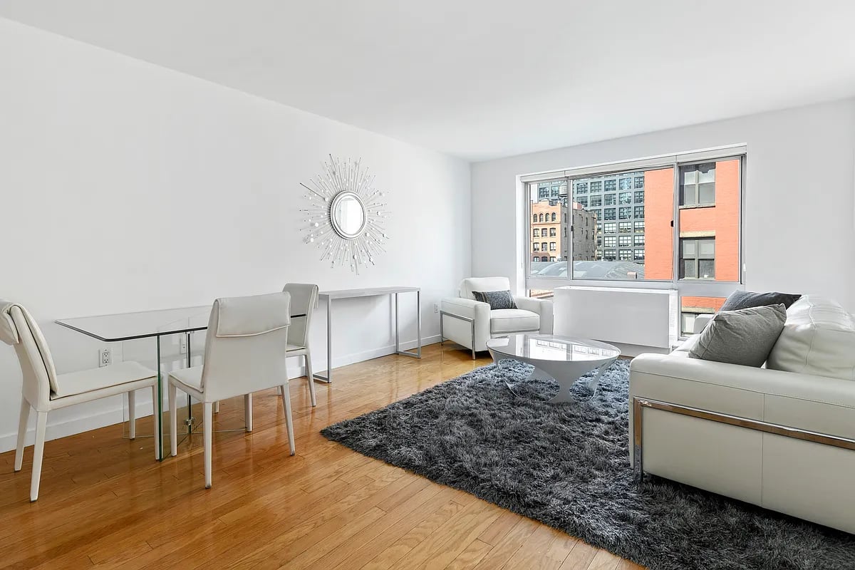 555 W 23rd St, #N6N