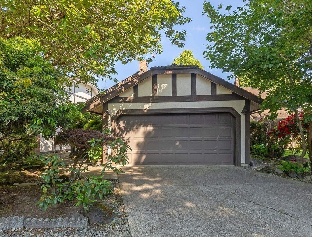 5195 Sapphire Pl