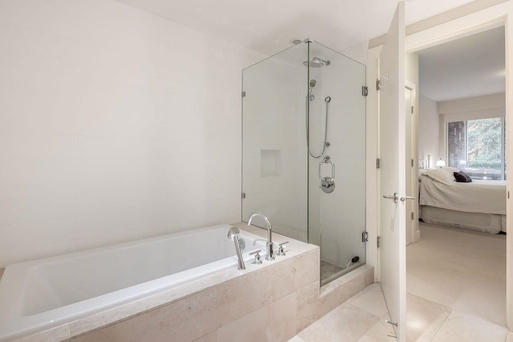 888 Arthur Erickson Pl, #404