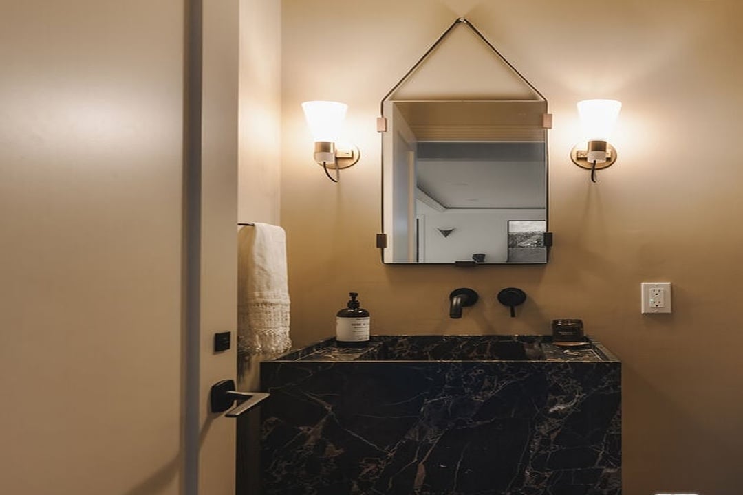 Nova Pavilion, El Cerrito Pl, 90068