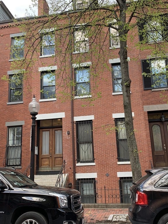 157 W Brookline St #4