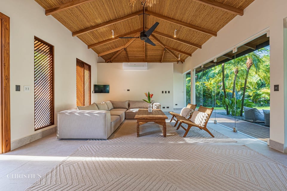 Casa Ohana – Comtemporary Luxury Villa, Steps from the Beach