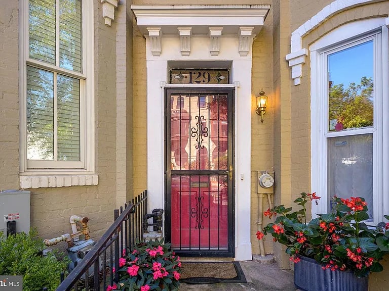 129 Drive Street Southeast