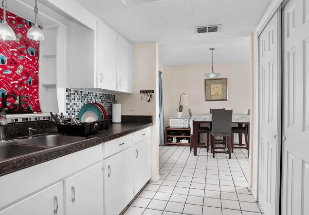 2233 North Normandy Blvd