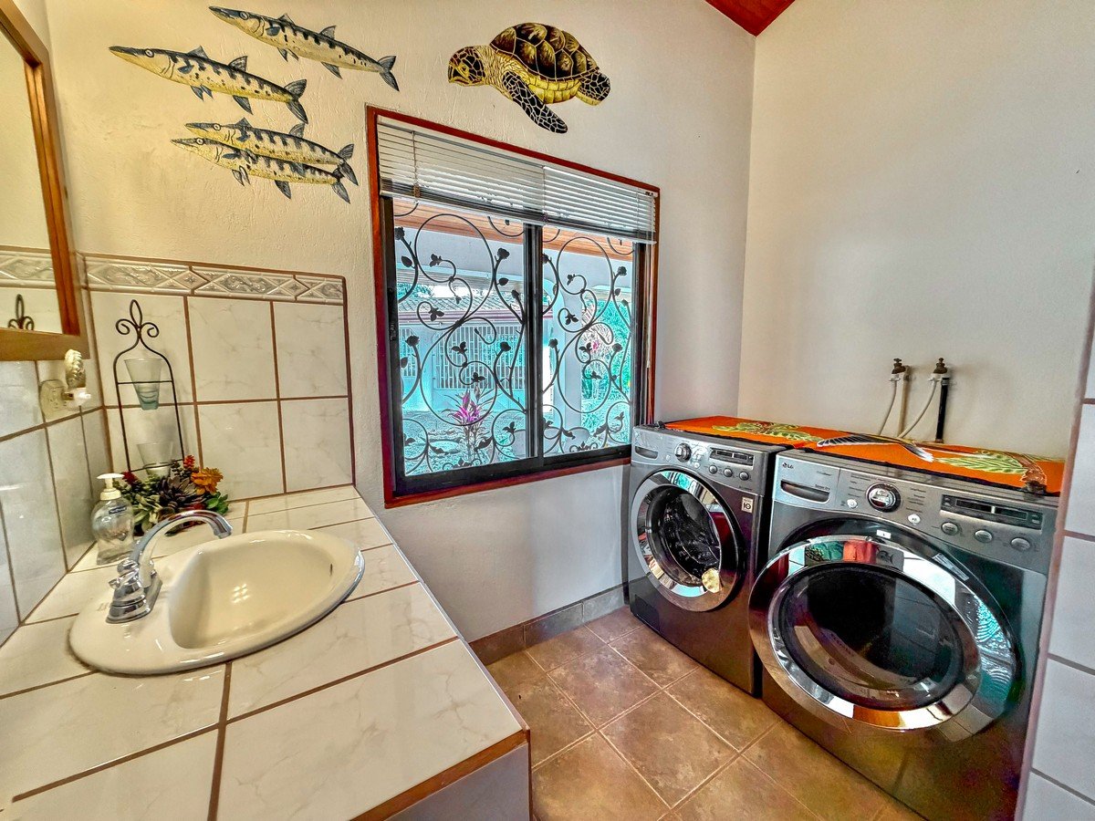 3.64 ACRES – 3 Bedroom Home With Expansive Ocean Views, Multiple Areas to Build, Public Road With Commercial Potential, 10min to the Beach!!