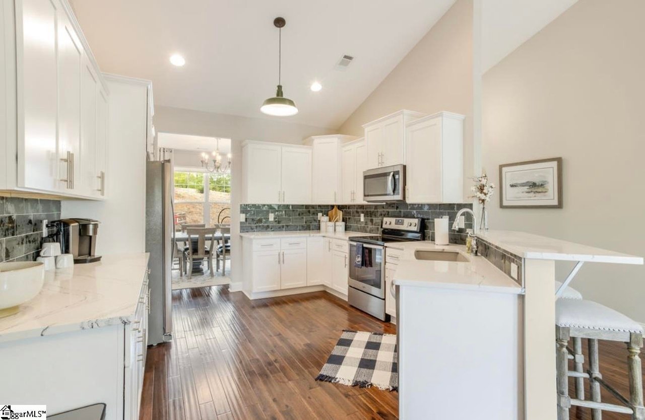 402 Bay Hill Dr
