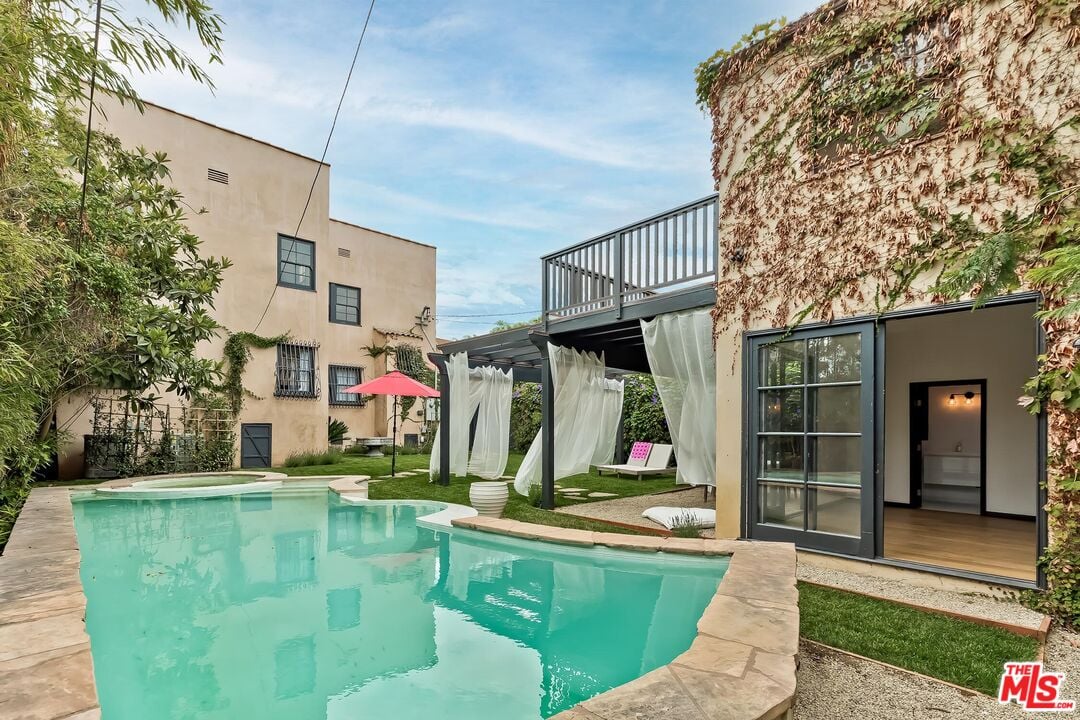 1116 S Highland Ave