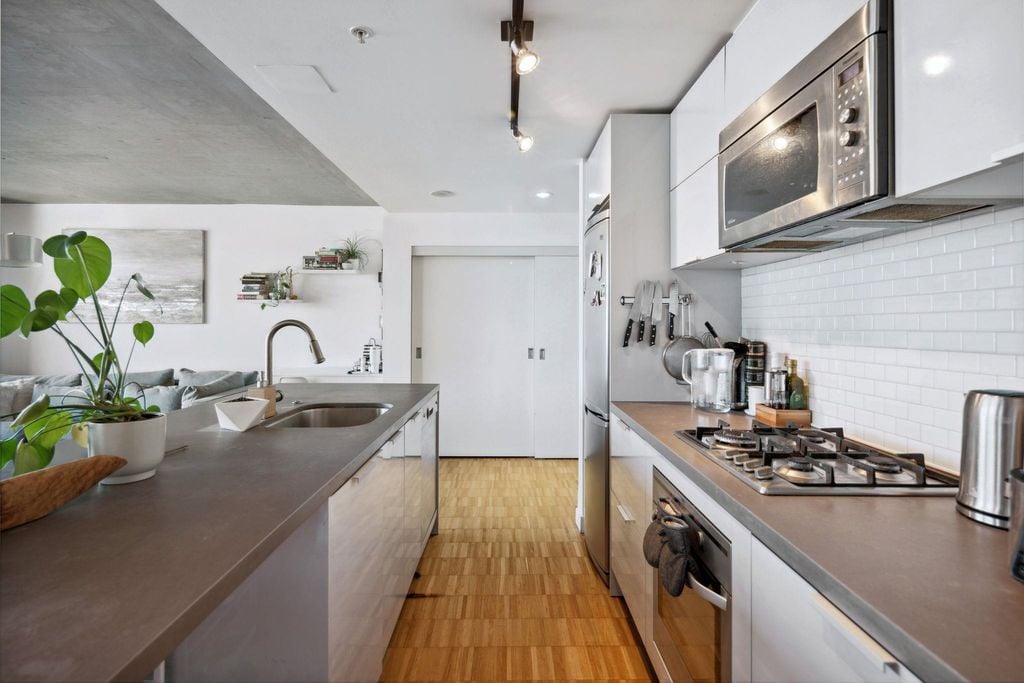 128 W Cordova St, #1601