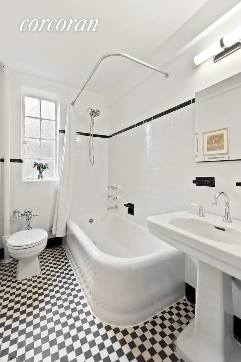 140 E 40th St Apt 2F