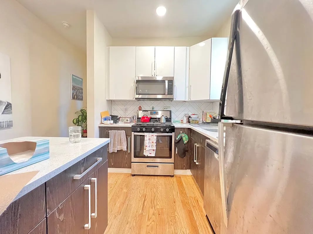 955 Seneca Avenue 2R