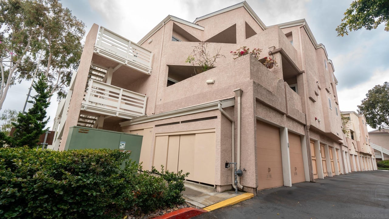 7048 Camino Degrazia #237, San Diego, CA 92111