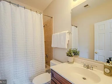 106 Calvary Ct SE