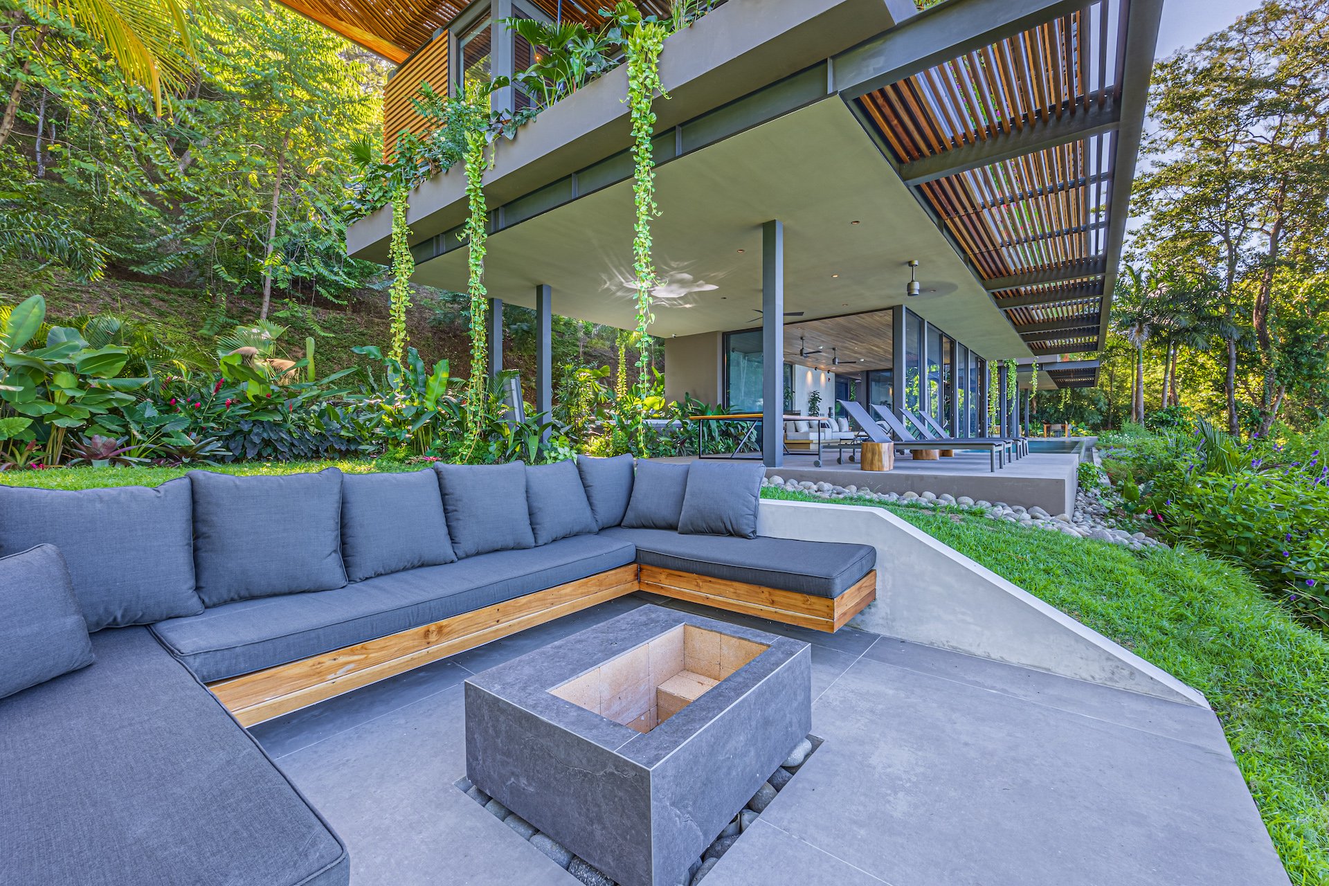 Cascada de Luz - A Magnificent Luxury Home Above the Surf Waves