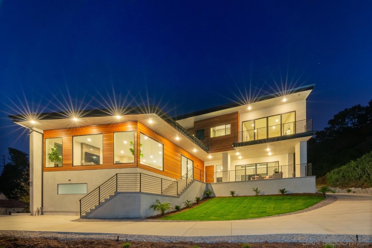 2829 Racetrack View Dr