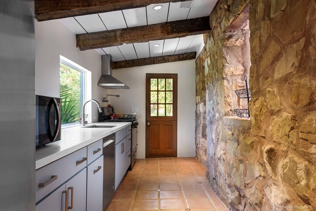 1150 Toro Canyon