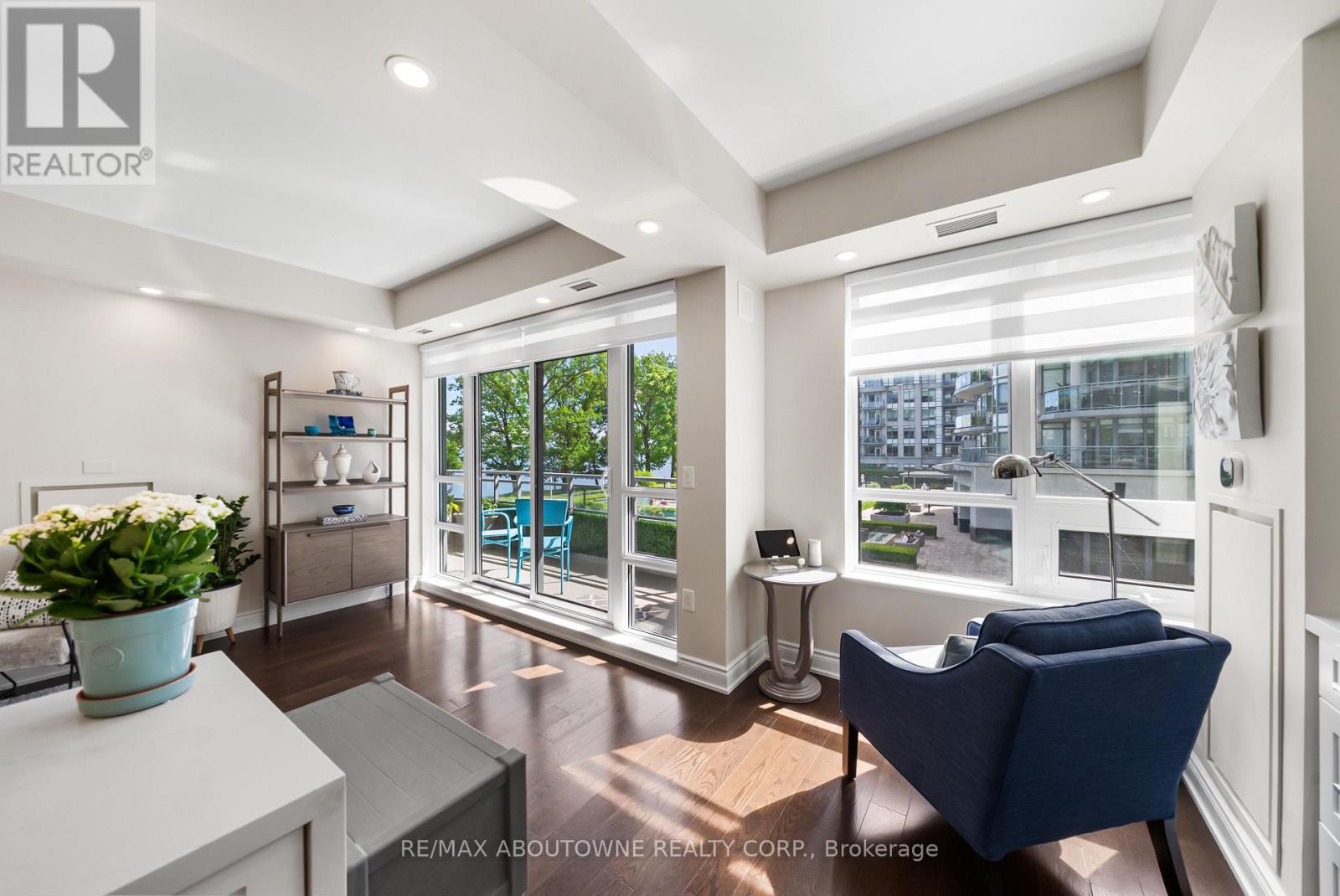 3500 Lakeshore Road W 205