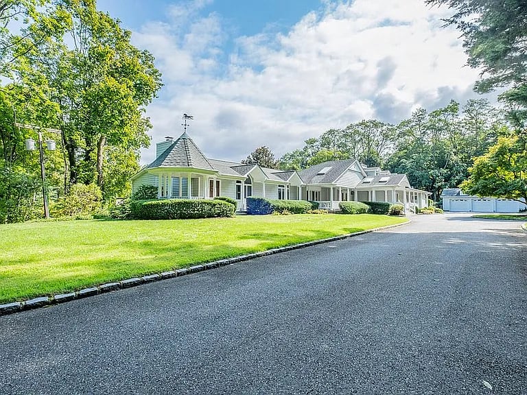 357 W Neck Rd
