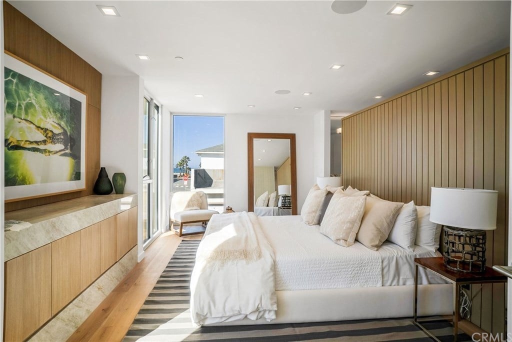 121 2nd St