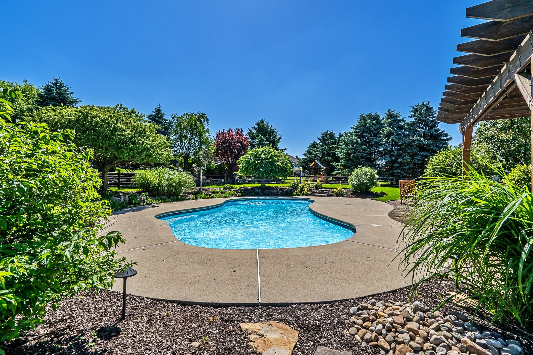 2237 Apple Road
