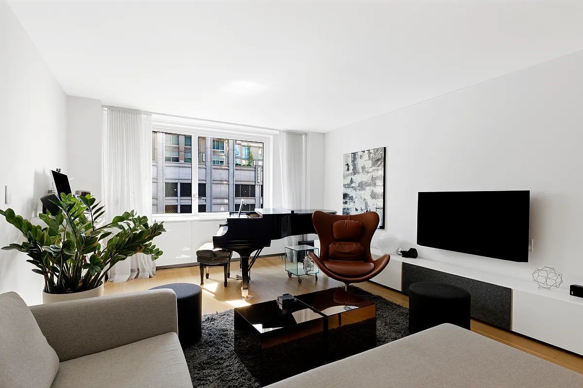 301 West 53rd St, #4H