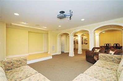 145 Evergreen Ln