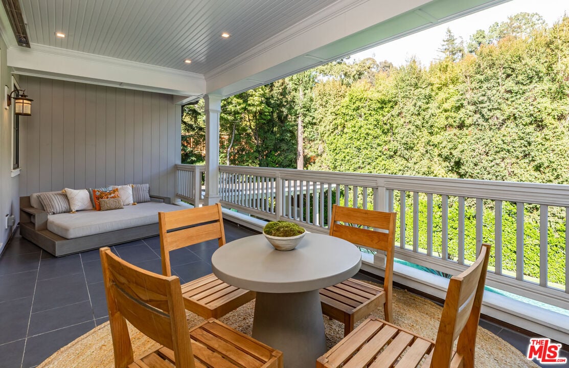 Monarch Reserve, N Norman Pl, 90049