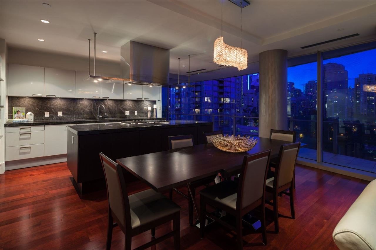 1560 Homer Mews, #1102