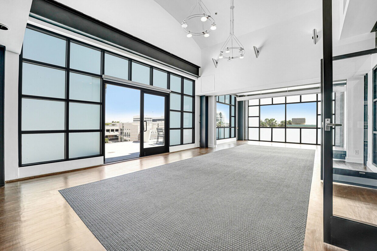 219-231 Arizona Ave