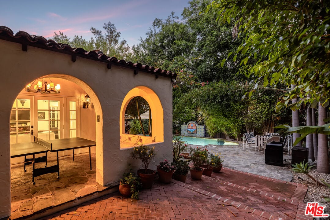 Sunset Vale Ave, 90069