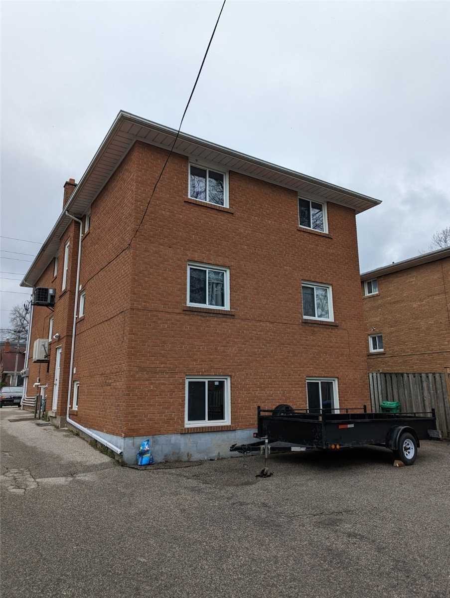 61 Mississauga Rd N 1