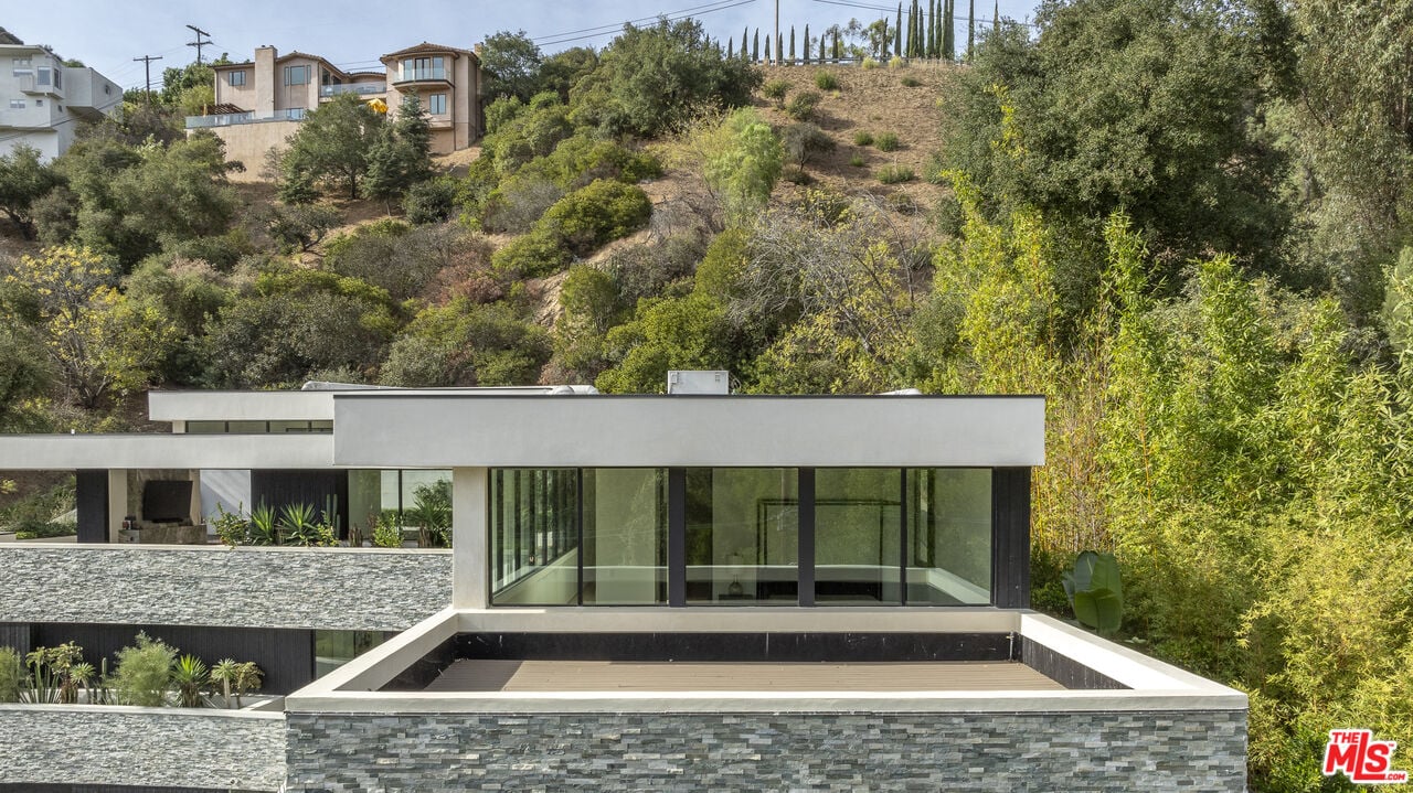 Pinnacle Manor, Willow Glen Rd, 90046