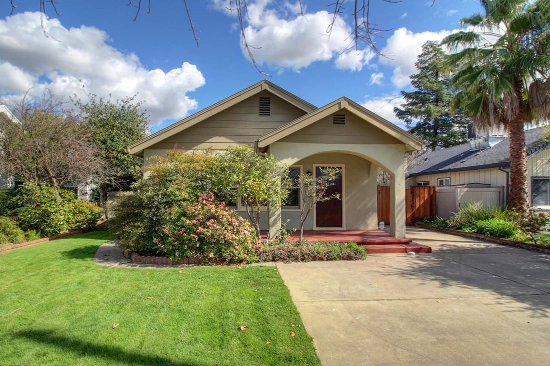 Just listed! Darling Elmhurst home